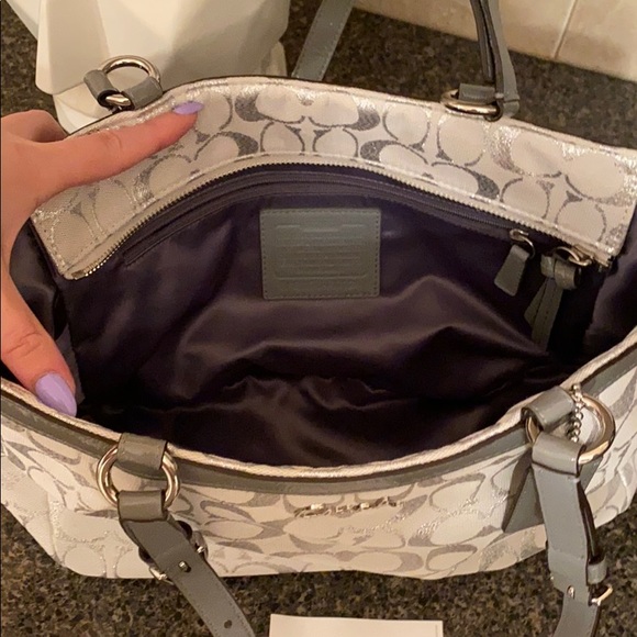 Coach Tote - Picture 2 of 6